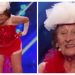 90-årige bedstemor står på scenen og lover et unikt "stripshow" - se nu når hun får ALLE i salen til at grine når hun hiver toppen af!