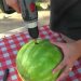 Sommerens geniale idé: 18 millioner har allerede set hvorfor du bore hul i vandmelonen